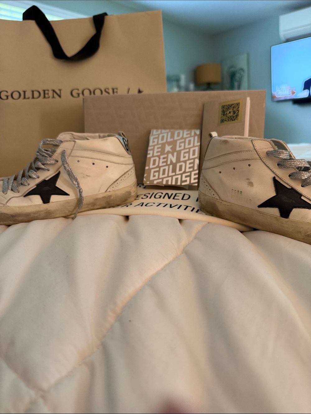 Golden Goose women’s mid star White Sneakers with Black Star Accent sz 39